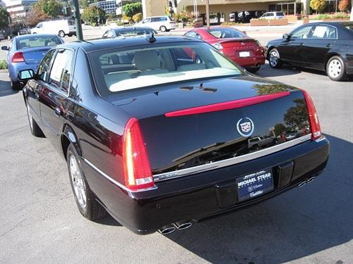 Cadillac DTS 2011 photo 3