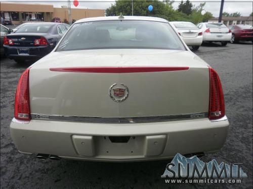 Cadillac DTS 2011 photo 3