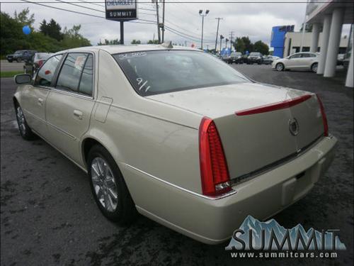Cadillac DTS 2011 photo 4