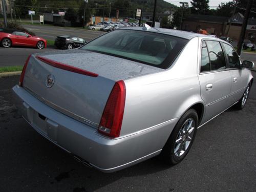 Cadillac DTS 2011 photo 1