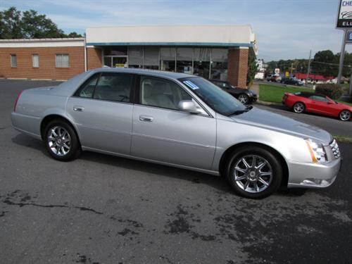 Cadillac DTS 2011 photo 3