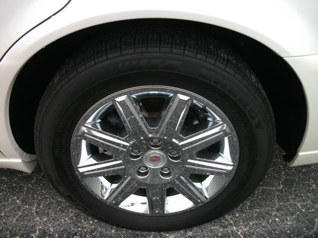 Cadillac DTS 2011 photo 1