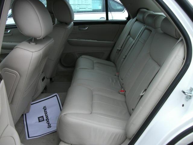 Cadillac DTS 2011 photo 2