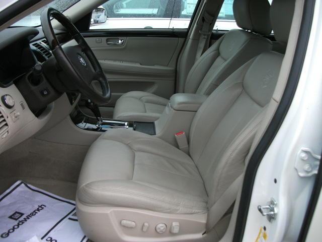 Cadillac DTS 2011 photo 3