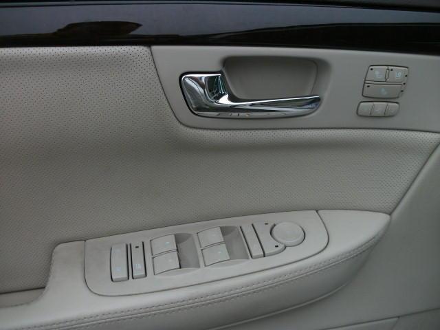 Cadillac DTS 2011 photo 4