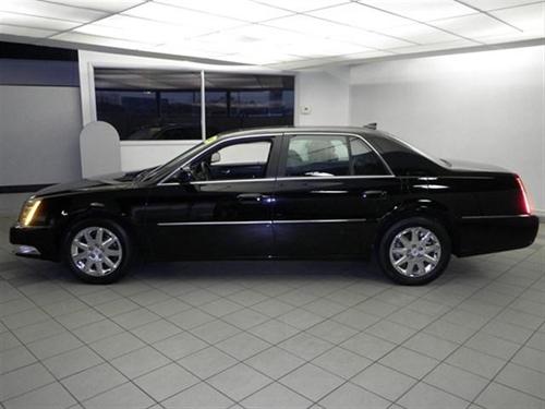 Cadillac DTS 2011 photo 1