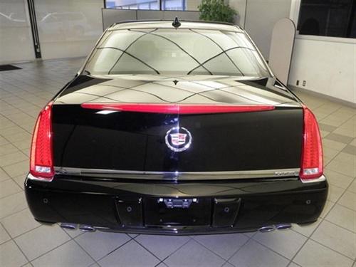 Cadillac DTS 2011 photo 4