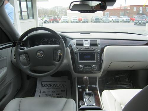 Cadillac DTS 2011 photo 1