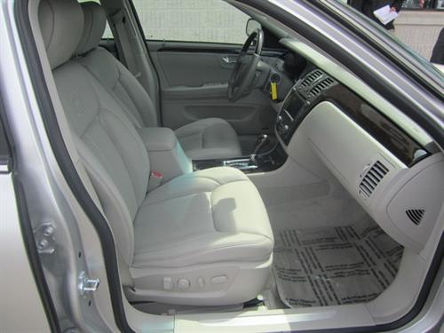 Cadillac DTS 2011 photo 2