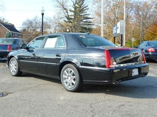 Cadillac DTS 2011 photo 2
