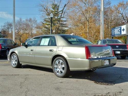 Cadillac DTS 2011 photo 2