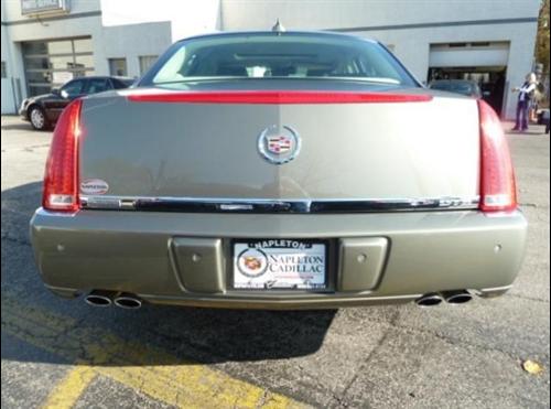 Cadillac DTS 2011 photo 3