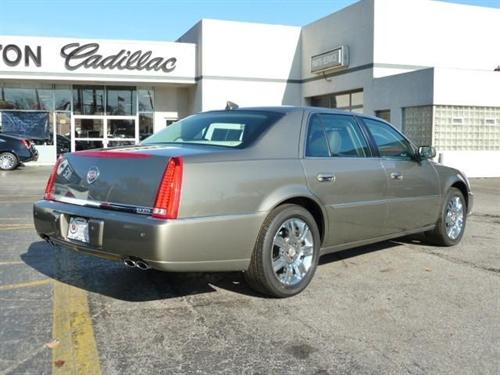 Cadillac DTS 2011 photo 5