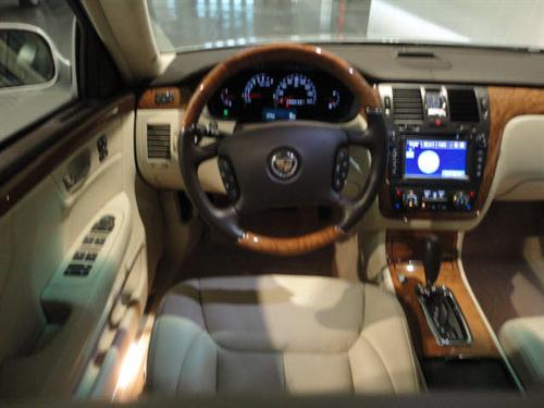 Cadillac DTS 2011 photo 3