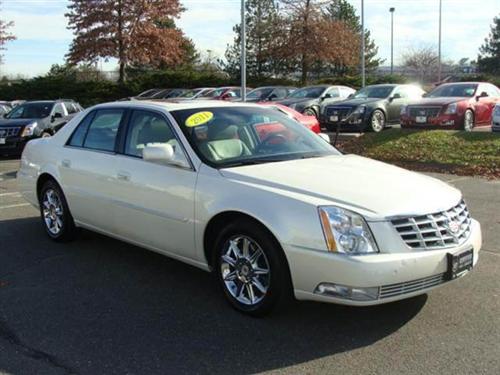 Cadillac DTS 2011 photo 1