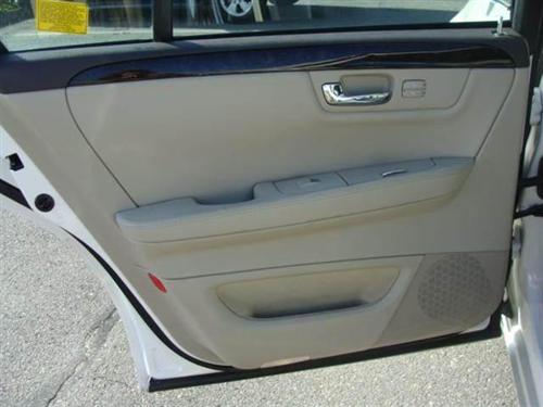 Cadillac DTS 2011 photo 2