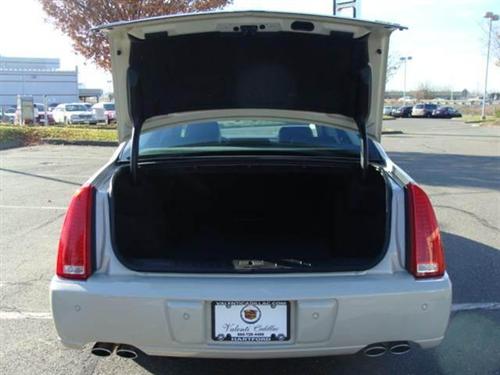 Cadillac DTS 2011 photo 1