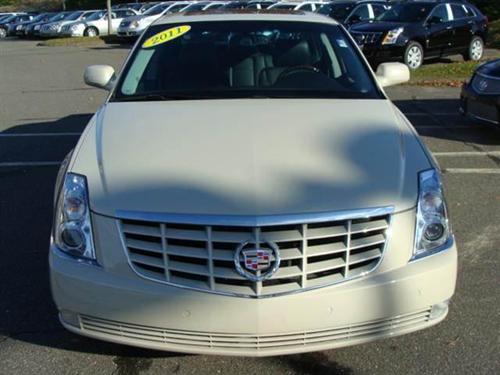 Cadillac DTS 2011 photo 2