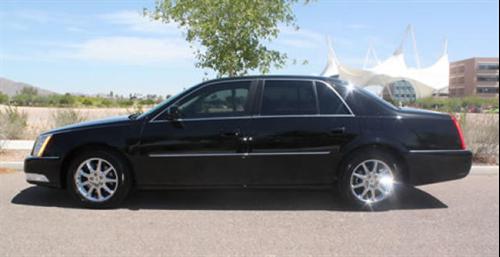 Cadillac DTS 2011 photo 1