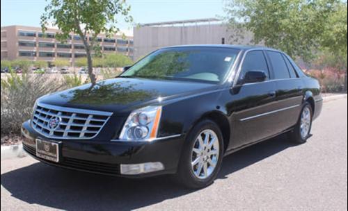 Cadillac DTS 2011 photo 2