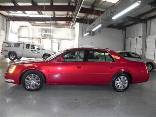 Cadillac DTS 2011 photo 1