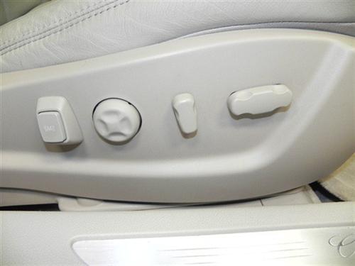 Cadillac DTS 2011 photo 2