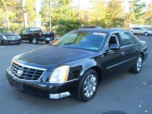 Cadillac DTS 2011 photo 2