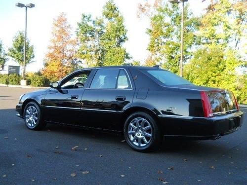 Cadillac DTS 2011 photo 3