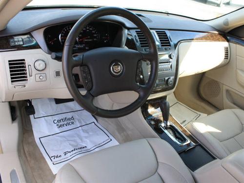 Cadillac DTS 2011 photo 3