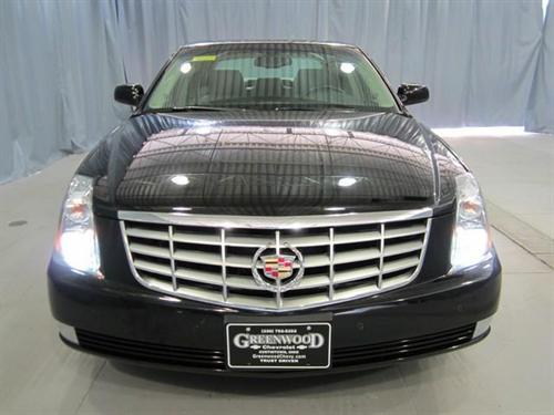 Cadillac DTS 2011 photo 1