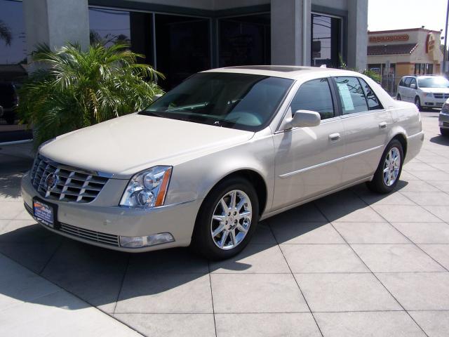 Cadillac DTS Slk32 Sedan