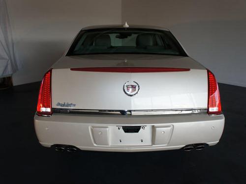 Cadillac DTS 2011 photo 3