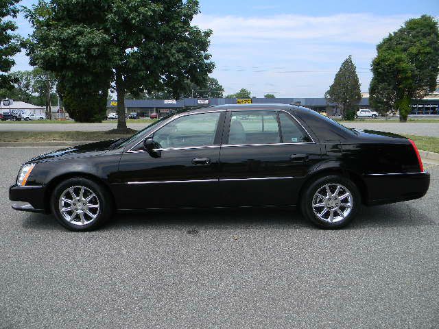 Cadillac DTS 2011 photo 4
