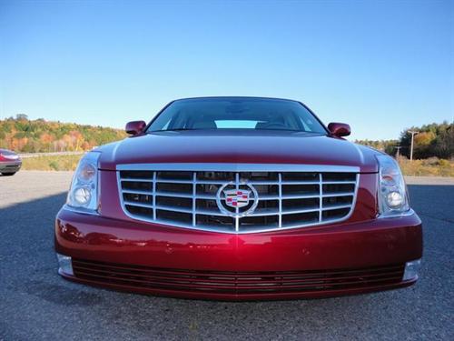 Cadillac DTS 2011 photo 2