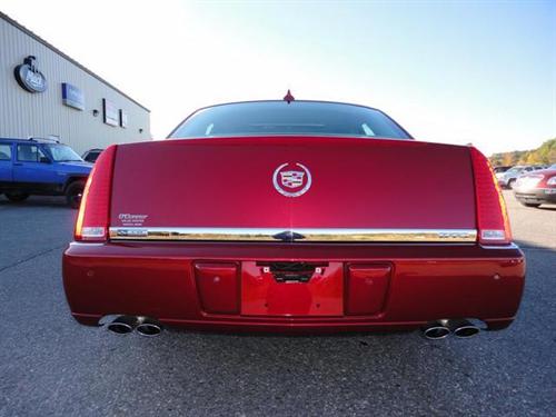 Cadillac DTS 2011 photo 3