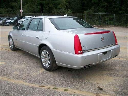 Cadillac DTS 2011 photo 1