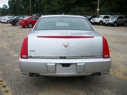Cadillac DTS 2011 photo 2