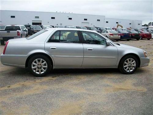 Cadillac DTS 2011 photo 3