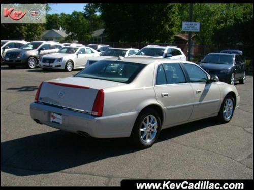Cadillac DTS 2011 photo 1
