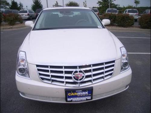 Cadillac DTS 2011 photo 1