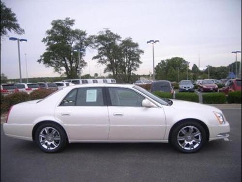 Cadillac DTS 2011 photo 3