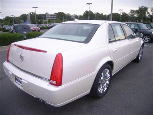 Cadillac DTS 2011 photo 4