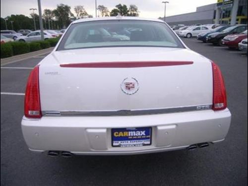 Cadillac DTS 2011 photo 5