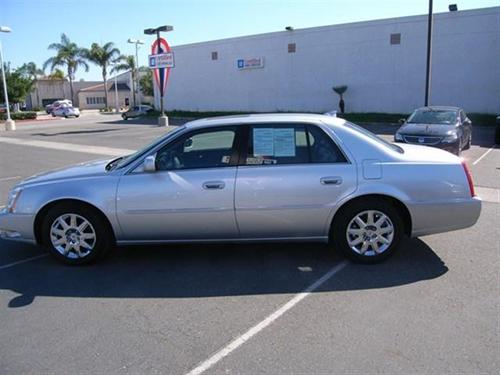 Cadillac DTS 2011 photo 1