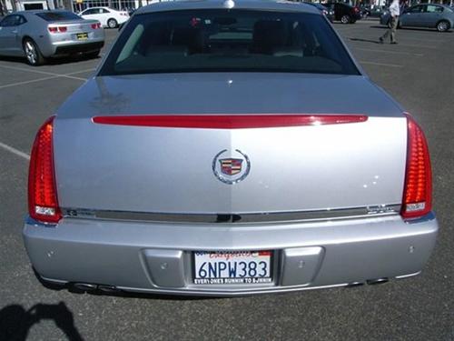Cadillac DTS 2011 photo 3