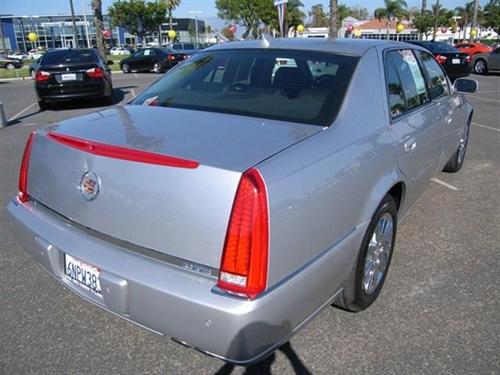 Cadillac DTS 2011 photo 4