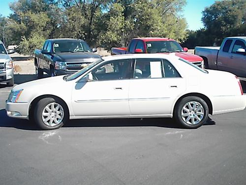 Cadillac DTS 2011 photo 1