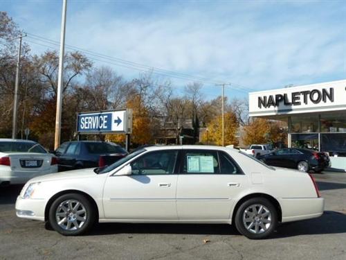 Cadillac DTS 2011 photo 1