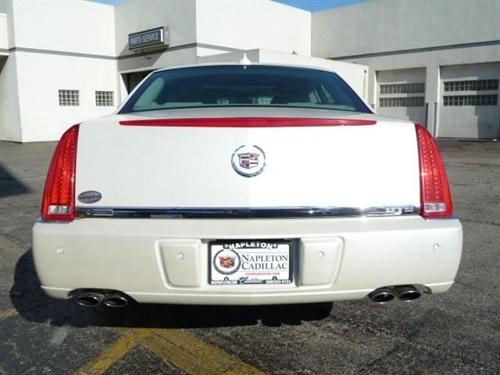 Cadillac DTS 2011 photo 3