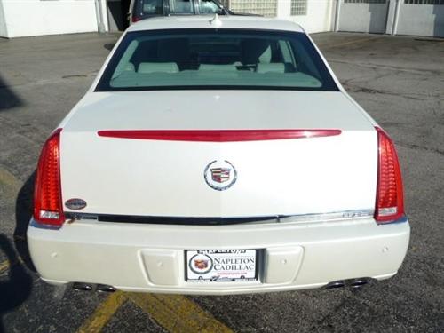Cadillac DTS 2011 photo 4